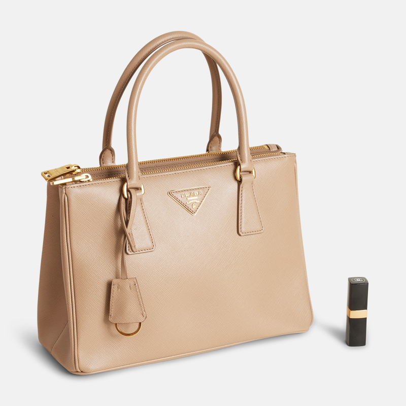 Super Flea Market+Prada+Beige leather bag+Anuthida Ploypetch